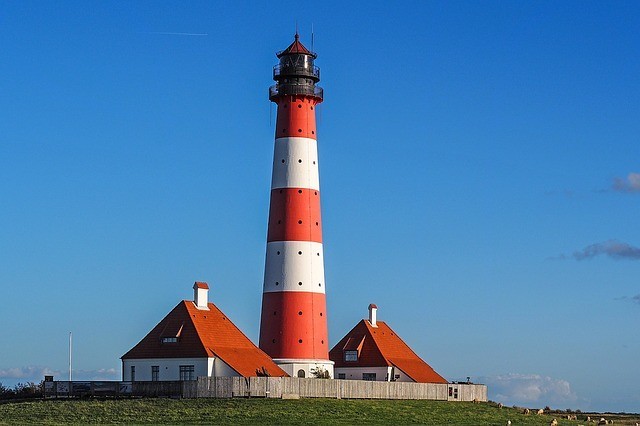 lighthouse-1392124_640